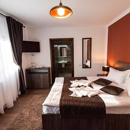 Casa Raisa Hotell Buşteni Exteriör bild