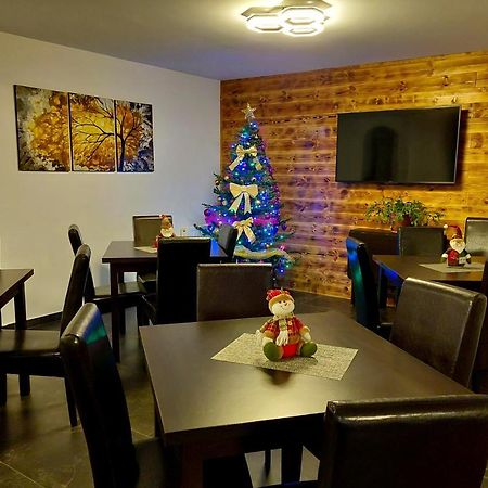 Casa Raisa Hotell Buşteni Exteriör bild