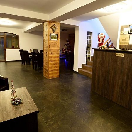 Casa Raisa Hotell Buşteni Exteriör bild