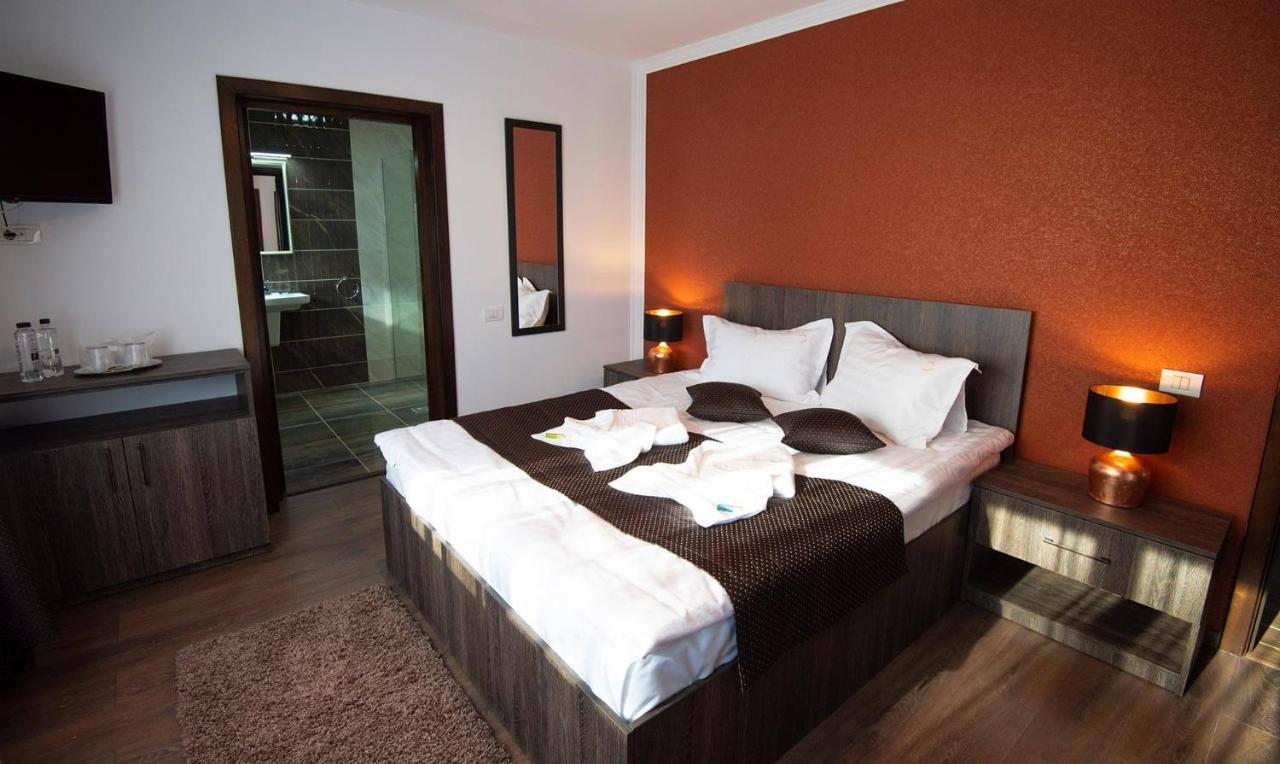 Casa Raisa Hotell Buşteni Exteriör bild