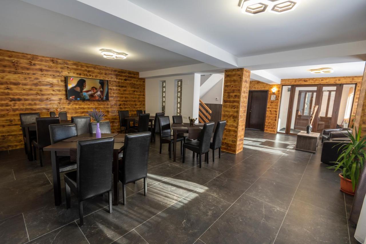 Casa Raisa Hotell Buşteni Exteriör bild