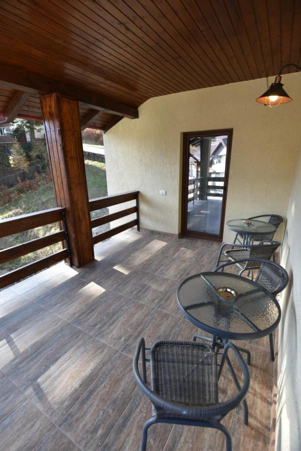 Casa Raisa Hotell Buşteni Exteriör bild