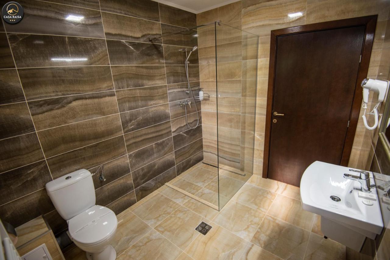 Casa Raisa Hotell Buşteni Exteriör bild