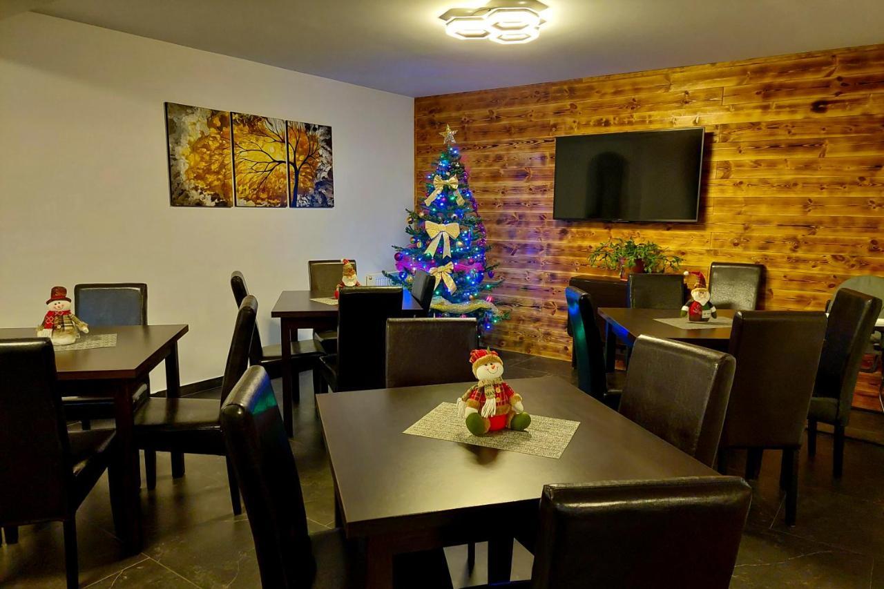 Casa Raisa Hotell Buşteni Exteriör bild